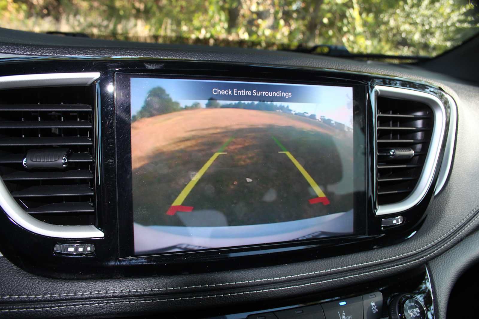 Used 2023 Chrysler Pacifica Touring FWD image 33