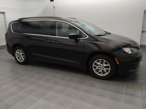 Used 2020 Chrysler Voyager Lxi FWD image 11