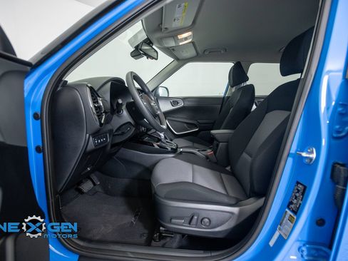 Used 2025 Kia Soul S FWD image 11
