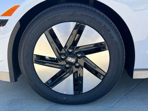 New 2025 Hyundai Ioniq 6 SE image 8