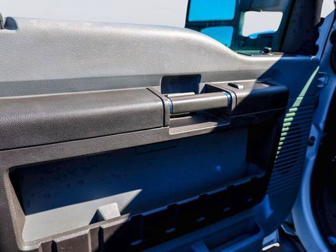 Used 2015 Ford F550 2WD Regular Cab Super Duty image 10