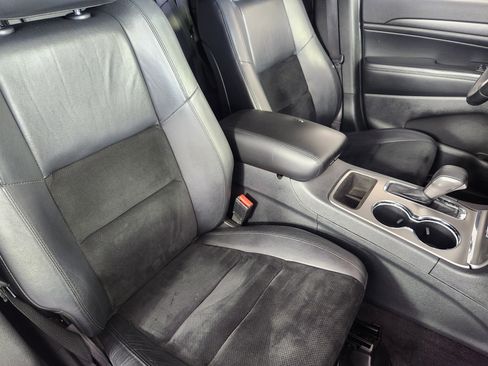 Used 2017 Jeep Grand Cherokee Altitude image 10