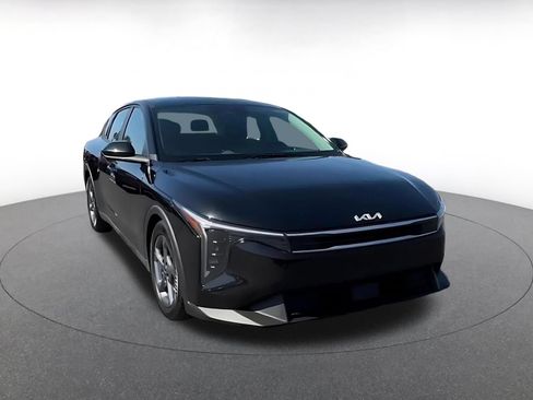Used 2025 Kia K4 FWD image 3