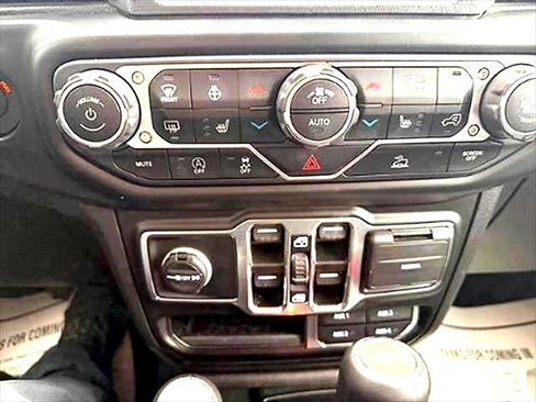 Used 2022 Jeep Gladiator Overland w/ Popular Equipment Package AWD/4WD image 10