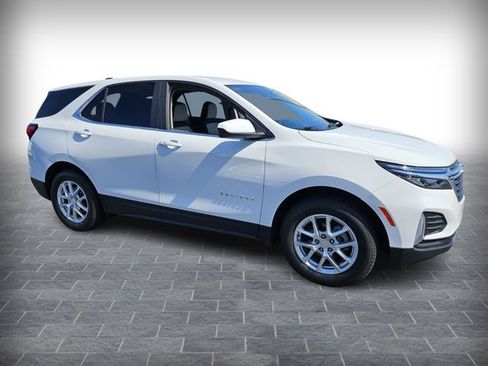 Used 2023 Chevrolet Equinox LT w/ Driver Convenience Package AWD/4WD image 3