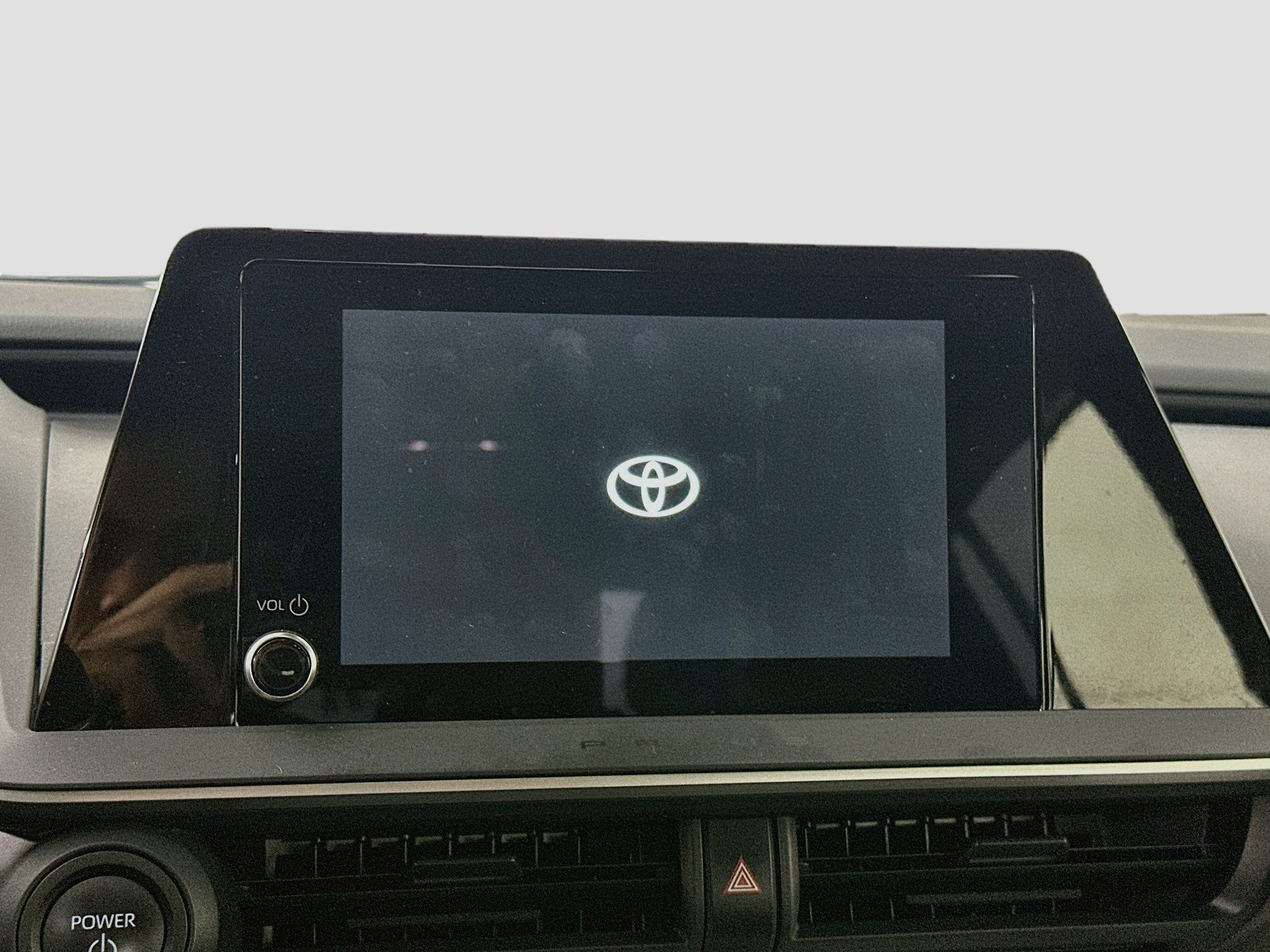Used 2025 Toyota Prius LE FWD image 19