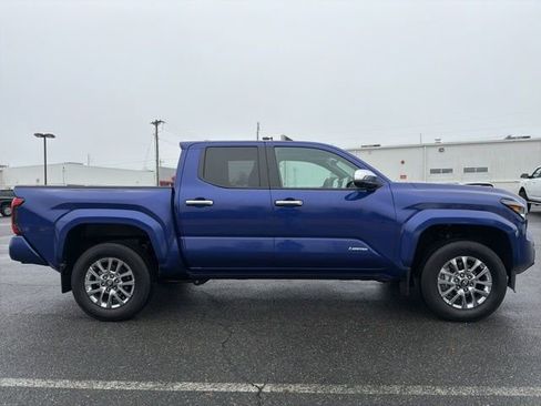 Used 2025 Toyota Tacoma Limited image 10