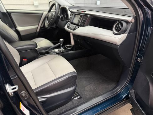 Used 2018 Toyota RAV4 Limited AWD/4WD image 25
