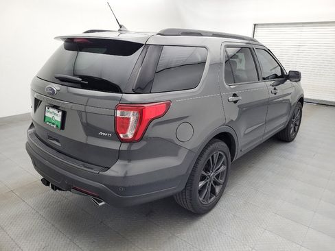 Used 2018 Ford Explorer XLT w/ Equipment Group 202A AWD/4WD image 9