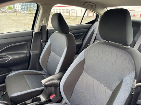 Used 2025 Nissan Versa SV FWD image 31