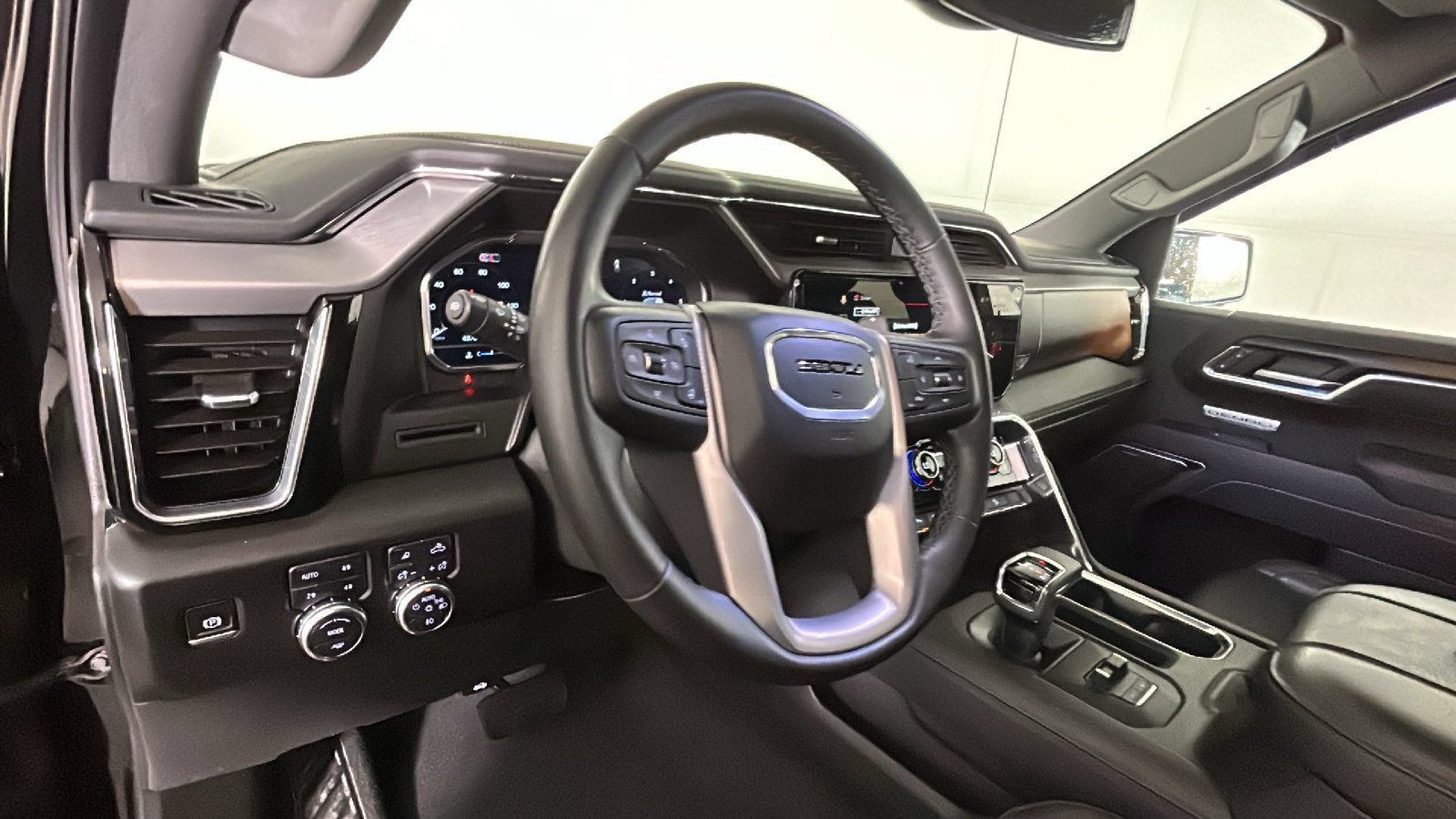 Used 2025 GMC Sierra 1500 Denali AWD/4WD image 16