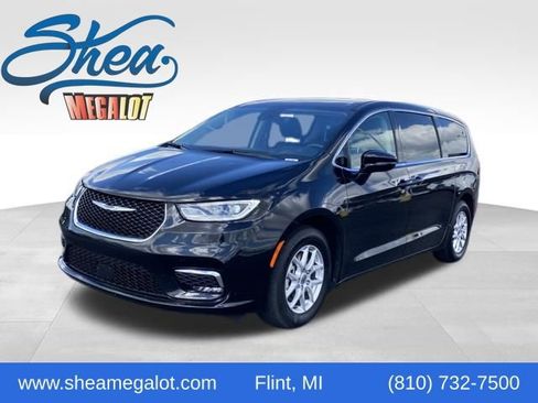 Used 2024 Chrysler Pacifica Touring-L image 1