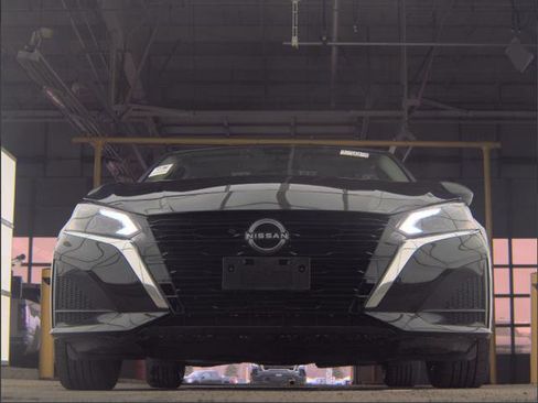 Used 2024 Nissan Altima 2.5 SV image 12