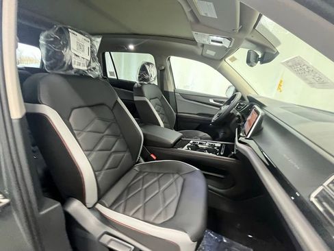 New 2026 Volkswagen Atlas Peak Edition image 12