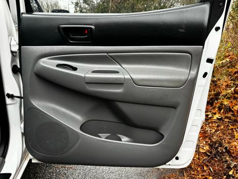 Used 2014 Toyota Tacoma PreRunner image 13