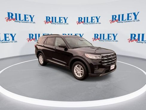 Certified 2025 Ford Explorer Active AWD/4WD image 2