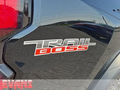 Used 2024 Chevrolet Colorado Trail Boss w/ Technology Package AWD/4WD image 3