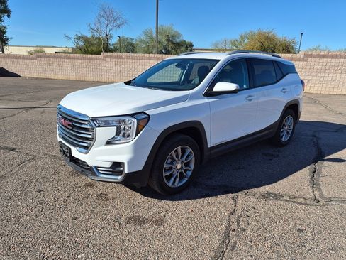 Used 2024 GMC Terrain SLT image 7
