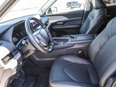 Used 2025 Toyota Grand Highlander Limited image 17