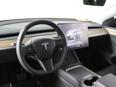 Used 2024 Tesla Model Y Long Range AWD/4WD image 7