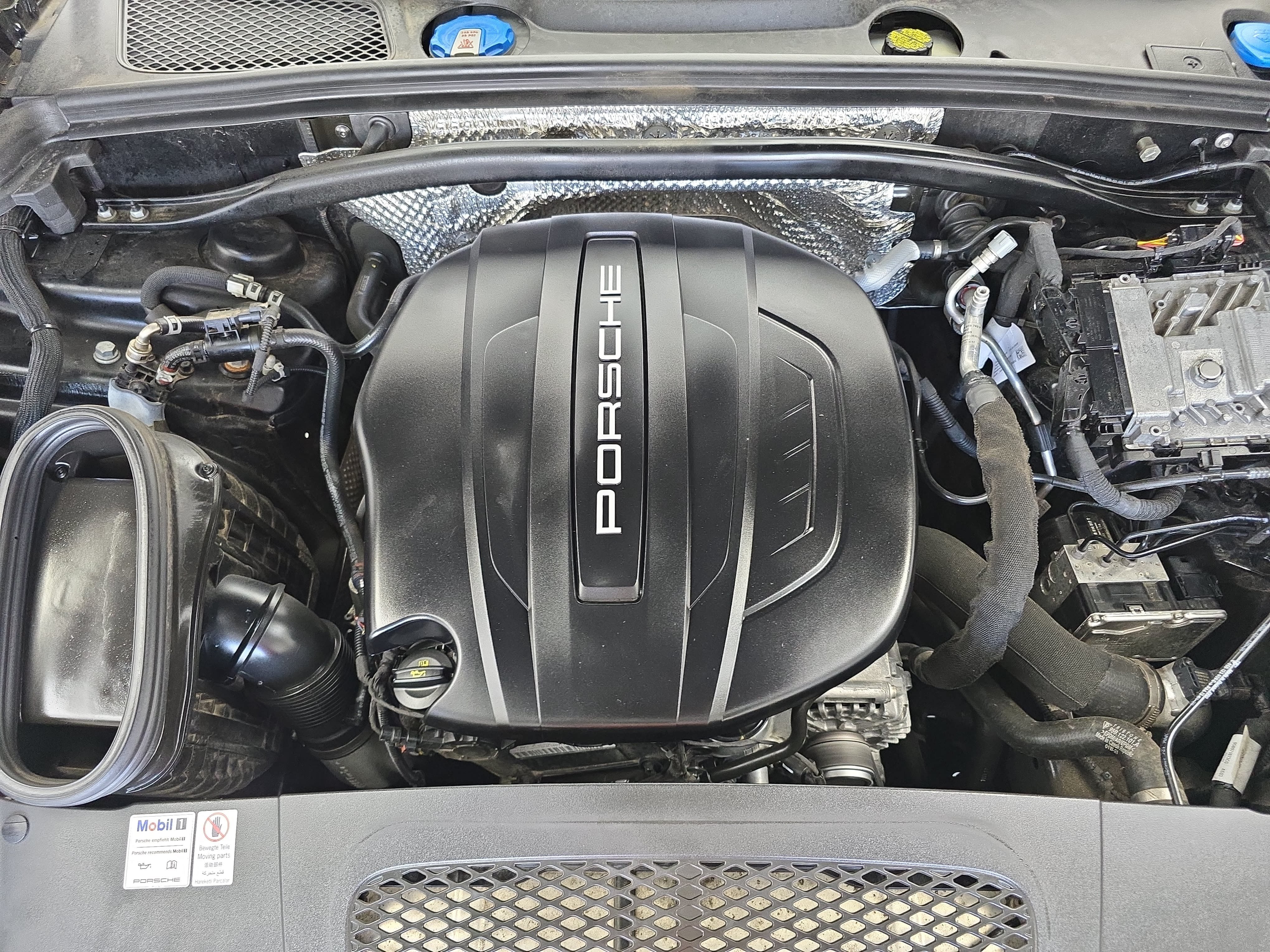 Used 2021 Porsche Macan AWD/4WD image 31