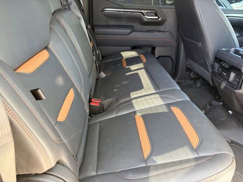 Used 2025 GMC Sierra 1500 AT4 w/ Technology Package AWD/4WD image 8