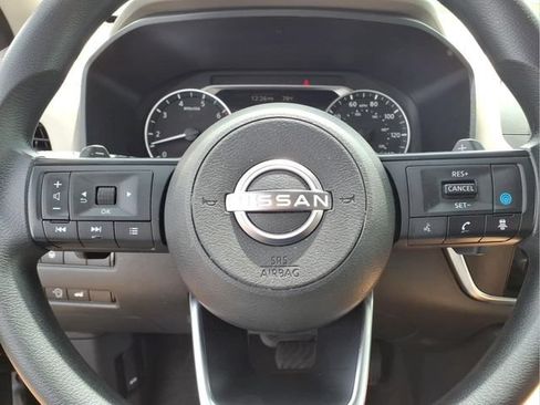 Used 2024 Nissan Rogue SV FWD image 12