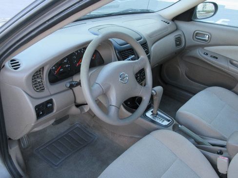 Used 2004 Nissan Sentra S image 10