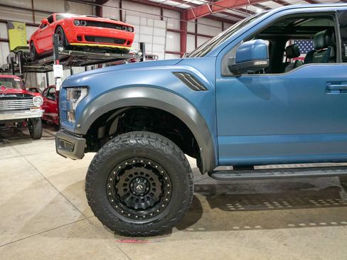 Used 2019 Ford F150 Raptor w/ Equipment Group 802A Luxury AWD/4WD image 3