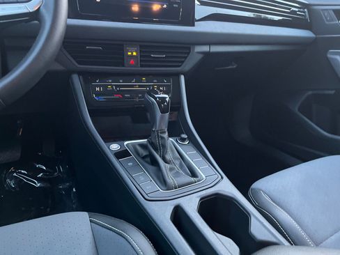 Used 2025 Volkswagen Jetta SE image 41