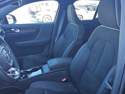 Used 2023 Volvo XC40 Recharge Ultimate image 25