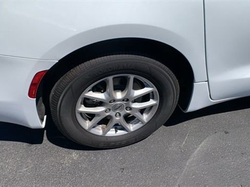 Used 2023 Chrysler Voyager LX image 27