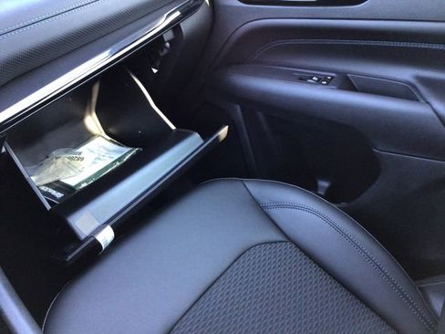 New 2026 Jeep Compass Latitude image 33