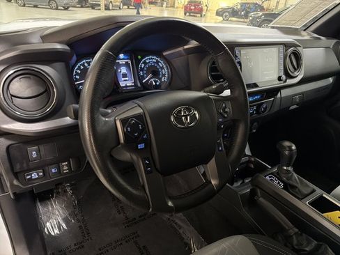 Used 2023 Toyota Tacoma TRD Off-Road w/ Technology Package AWD/4WD image 12