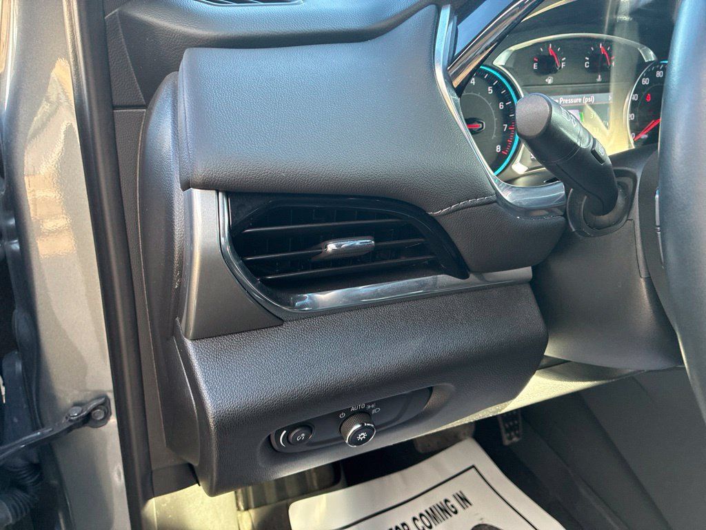 Used 2023 Chevrolet Traverse LT FWD image 41