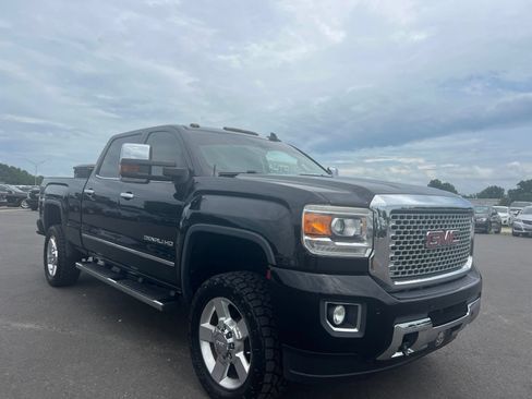 Used 2016 GMC Sierra 2500 Denali w/ Duramax Plus Package AWD/4WD image 8