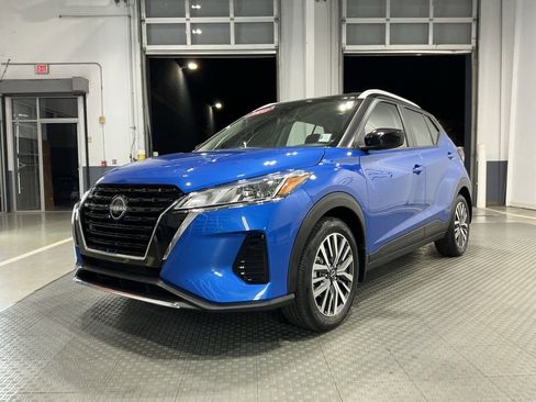 Used 2023 Nissan Kicks SV image 2