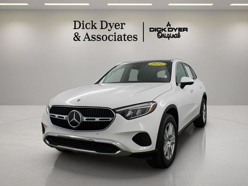 Used 2024 Mercedes-Benz GLC 300 4MATIC image 7