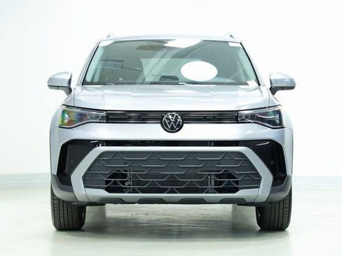 New 2025 Volkswagen Taos SE image 2