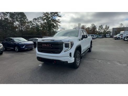 Certified 2022 GMC Sierra 1500 AT4 w/ AT4 Premium Package image 3