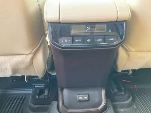 Used 2022 Toyota Highlander XLE image 27