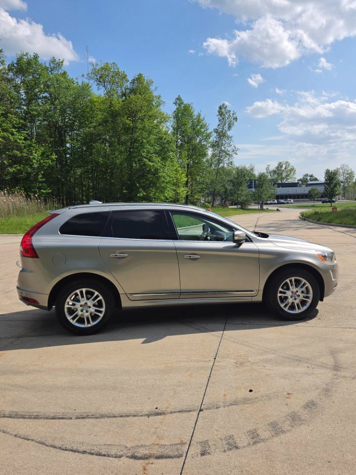 Used 2016 Volvo XC60 T5 Premier w/ Protection Package AWD/4WD image 6