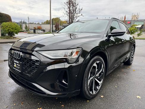 Used 2024 Audi Q8 e-tron Premium Plus w/ Premium Plus Package image 4