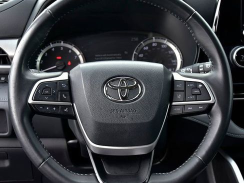 Certified 2024 Toyota Highlander LE image 19