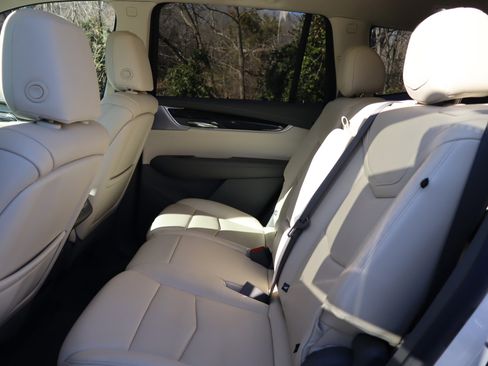 Used 2020 Cadillac XT6 Premium Luxury image 37