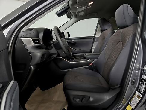 Used 2021 Toyota Highlander L FWD image 14