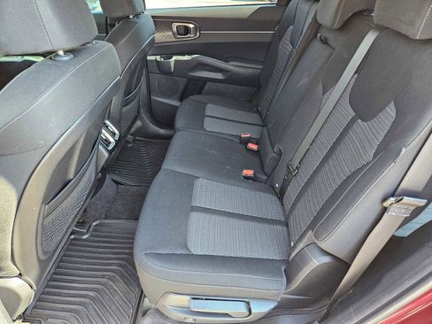 Certified 2025 Kia Sorento LX FWD image 17