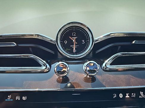 New 2024 Bentley Bentayga Extended Wheelbase image 22