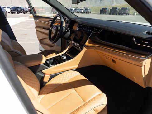 Used 2022 Jeep Grand Cherokee Summit image 24