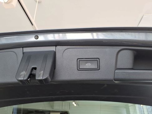 Used 2023 Volkswagen Atlas SE w/ Panoramic Sunroof Package AWD/4WD image 11
